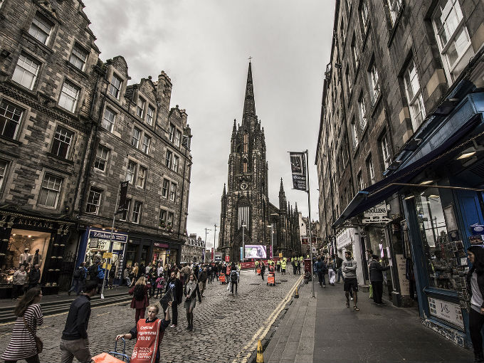7.-Edimburgo es la capital de Escocia y aunque no estaba en el Top 10 el año pasado logró colarse gracias a la inversión que el gobierno ha hecho en mejoras para la ciudad. Foto: Flickr echoes89 [CC BY-NC-ND 2.0]
