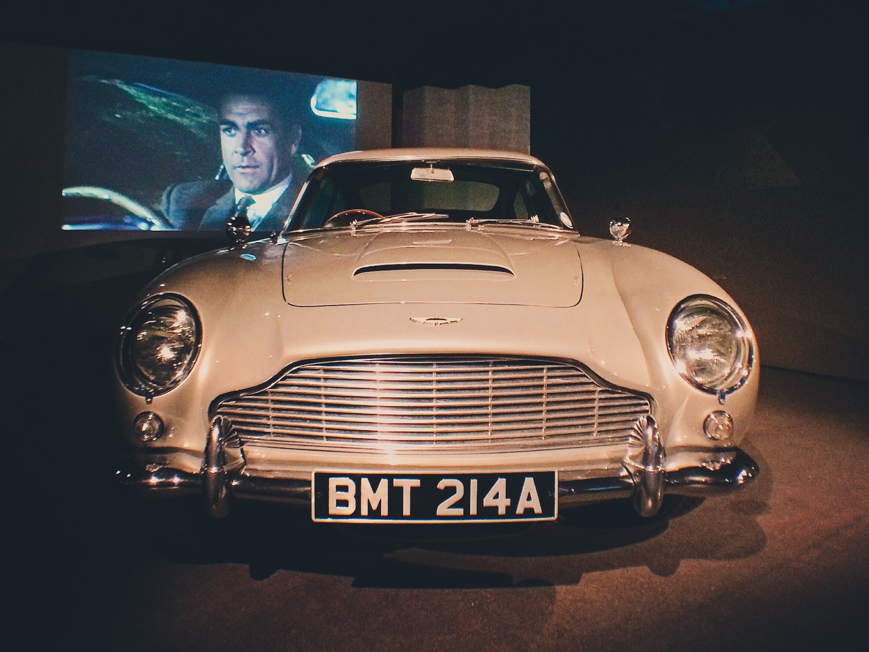 Aston Martin DB5: Usado por Sean Connery en "Goldfinger" (1964) y que reapareció con Daniel Craig en "Skyfall" (2012). Foto: Marco Gómez