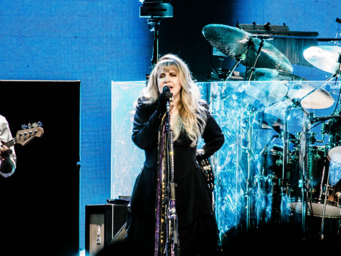 3.-Fleetwood Mac. Aunque la banda cuenta con tres hombres, tiene a dos mujeres: Stevie Nicks (en la foto) y Christine McVie. La banda logró ganar 59.5 millones de dólares en el año. Foto: Flickr CC