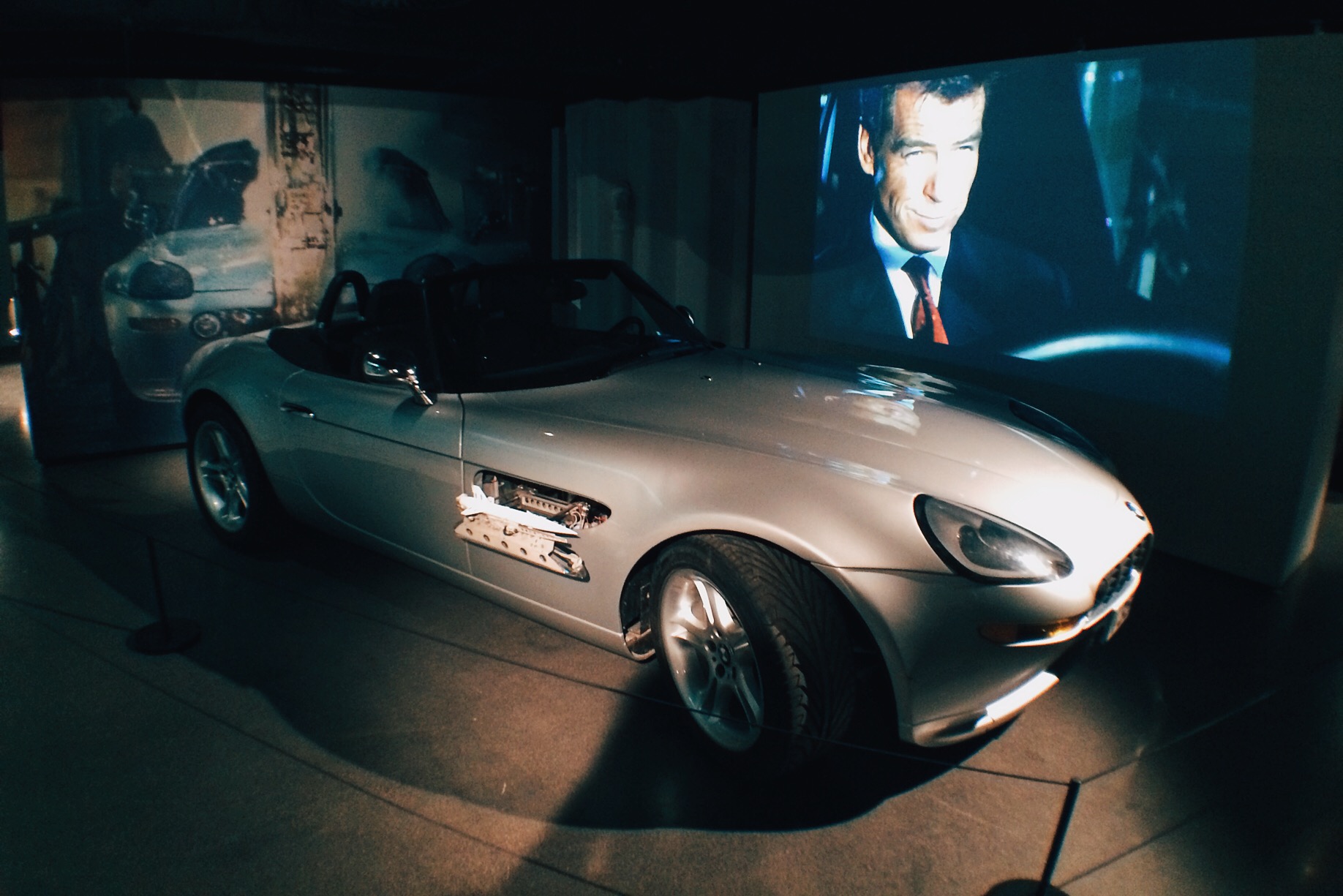 BMW Z8: El contrato con BMW para usar sus autos en las películas llegó a su fin con "The World Is Not Enough" (1999), estelarizada por Pierce Brosnan. Foto: Marco Gómez