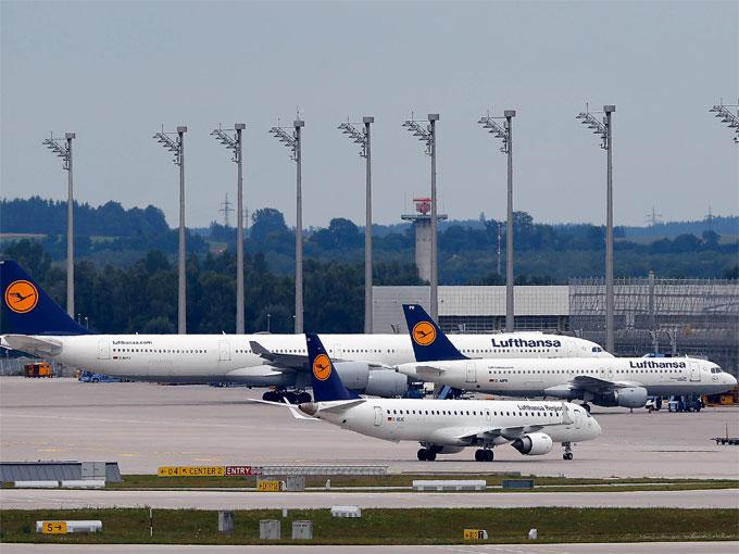 El sindicato rechazó tajantemente por insuficiente la oferta de la dirección de Lufthansa presentada este miércoles que contempla subidas salariales del 5.2 % para el nuevo convenio. Foto Reuters