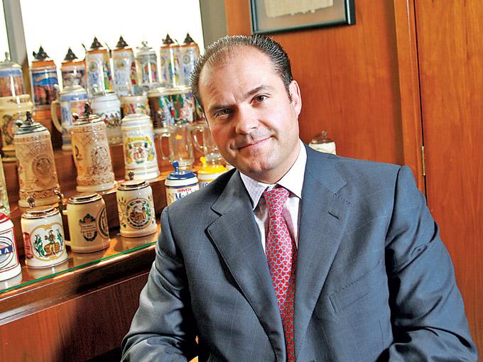 Carlos Fernández, presidente de Grupo Modelo, logra concretar la venta. Foto: Archivo  