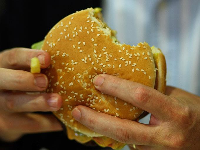 Diferentes ciudades de la Unión Americana reclaman ser los inventores de la hamburguesa moderna. Foto: Getty