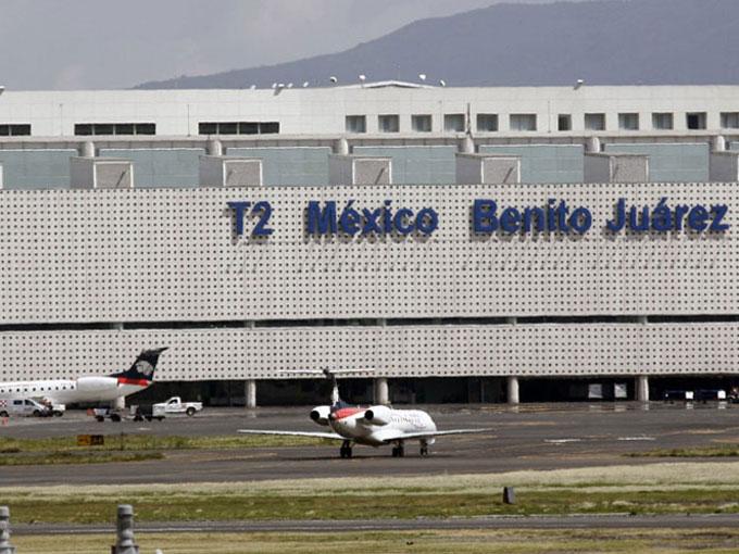 La aerolínea estadunidense, espera una redistribución de los slots en la terminal del AICM para ampliar su negocio en México. Foto Excélsior